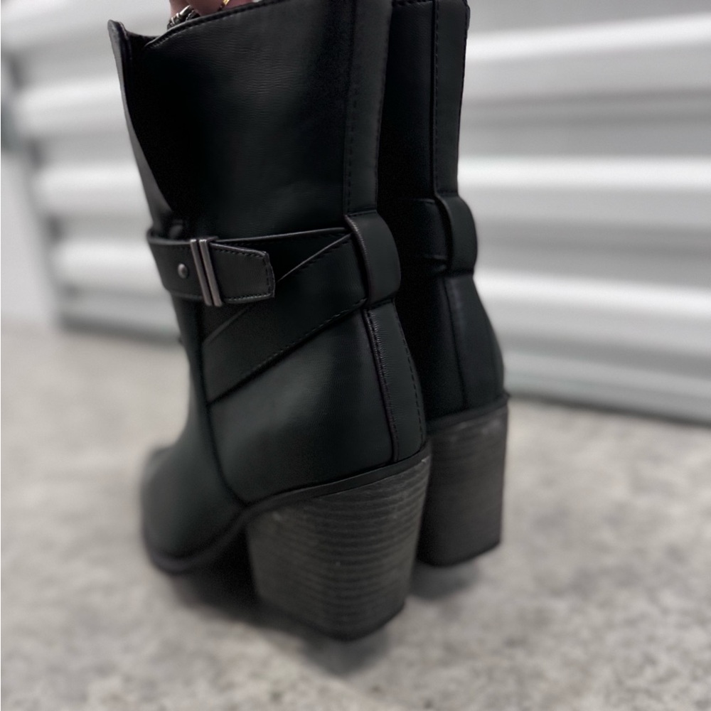 New! NWOT! SOUL Naturalizer black leather, mid-calf heeled boots - Picture 3 of 5